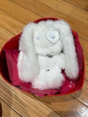 CJ Hendry *RARE* Valentines Day Juju White Brand New!
